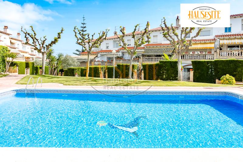 Foto d9868e6d-5ca1-4007-b4d1-aa15378605b3. Casa adosada  familiar en venta en Centre Sant Pere de Ribes