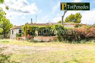 Masia  Carrer de la font 11. Vive en plena naturaleza: casa rústica con terreno para cultivar