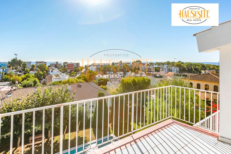 Foto 2824153e-341c-4080-bfac-86c879fbbaf8. Casa adossada amb calefacció aparcament piscina a Sant Pere de Ribes