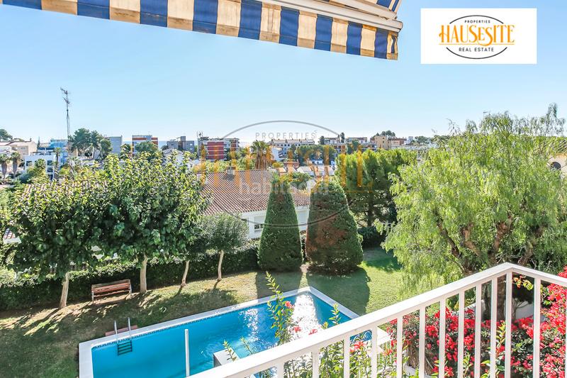 Foto 2beea8e0-e951-4c02-8b0e-8b1522541d0c. Casa adossada amb calefacció aparcament piscina a Sant Pere de Ribes