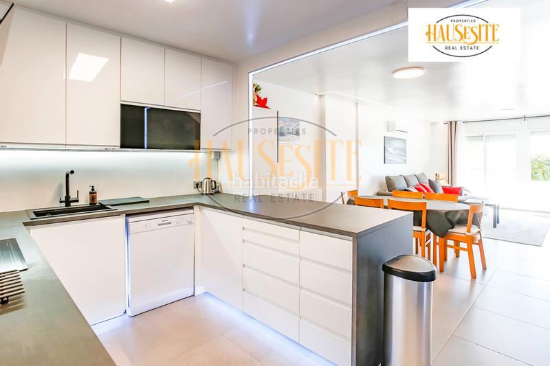 Foto 70ba0377-b851-4364-bcbd-8cb8c4c68c45. Casa adossada amb calefacció aparcament piscina a Sant Pere de Ribes