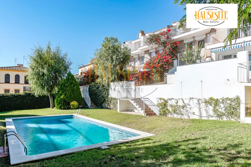 Foto 9f655563-8483-4ea4-b019-53202d6a3b48. Casa adossada amb calefacció aparcament piscina a Sant Pere de Ribes