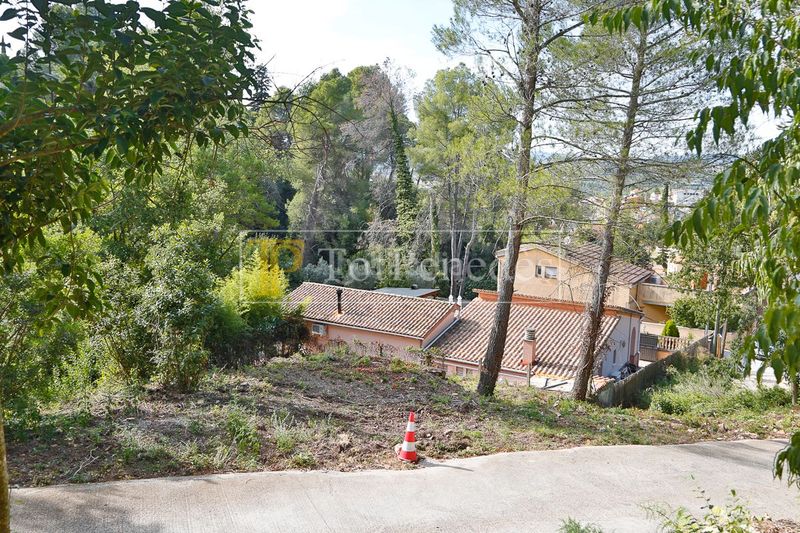 Foto 9cb6567e-2eb6-4f82-8e61-1d2b1152a722. Terreny residencial a Gelida