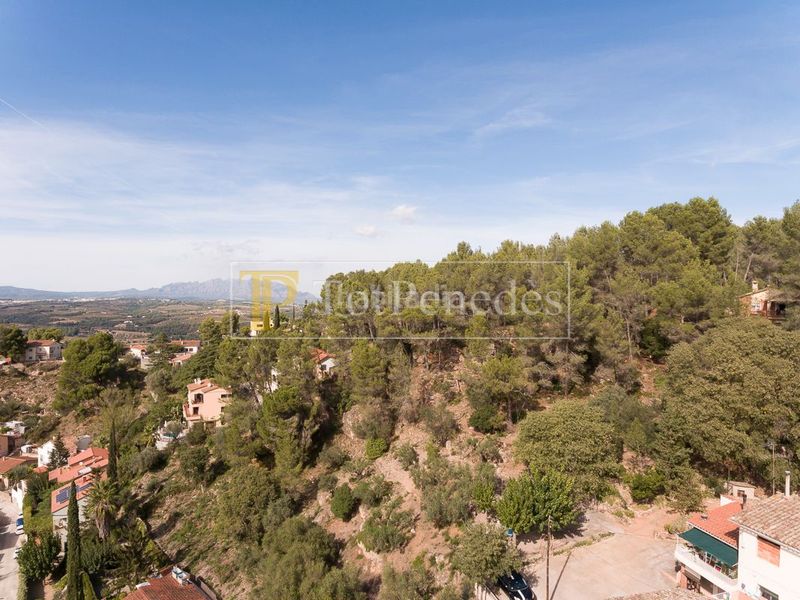 Foto edb9e654-20fc-43cb-9ce9-46da82ea326a. Terreny residencial a Gelida
