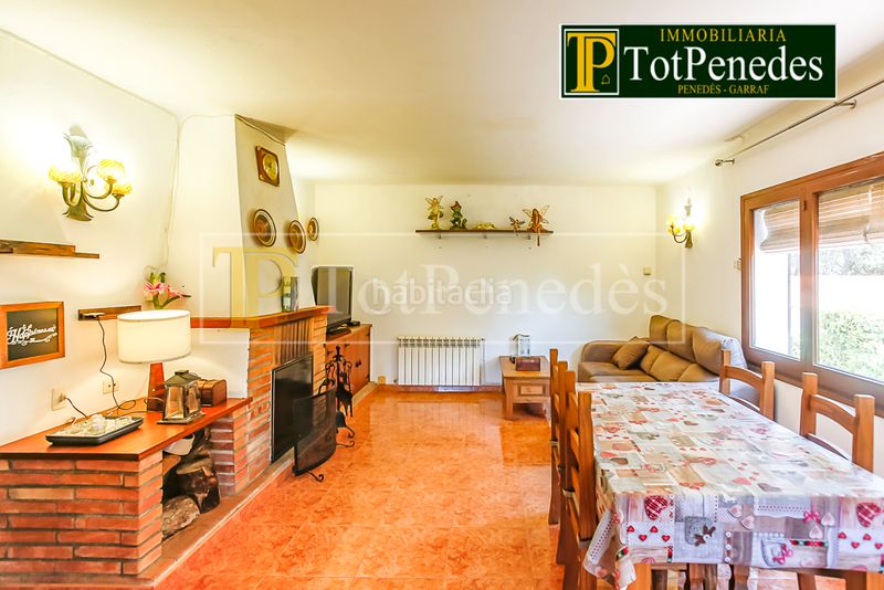 Foto 0437df41-813a-4484-a7d9-8695f6f7737a. Maison avec cheminée chauffage parking dans Querol