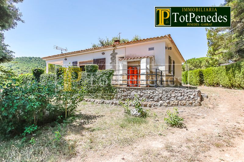 Foto d1b2ff2e-076a-4850-8180-59b7a7587697. Maison avec cheminée chauffage parking dans Querol
