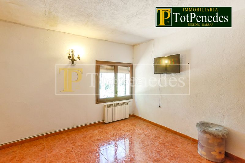 Foto e15e6571-aa7f-419c-bde7-1a9c17e2021b. Maison avec cheminée chauffage parking dans Querol