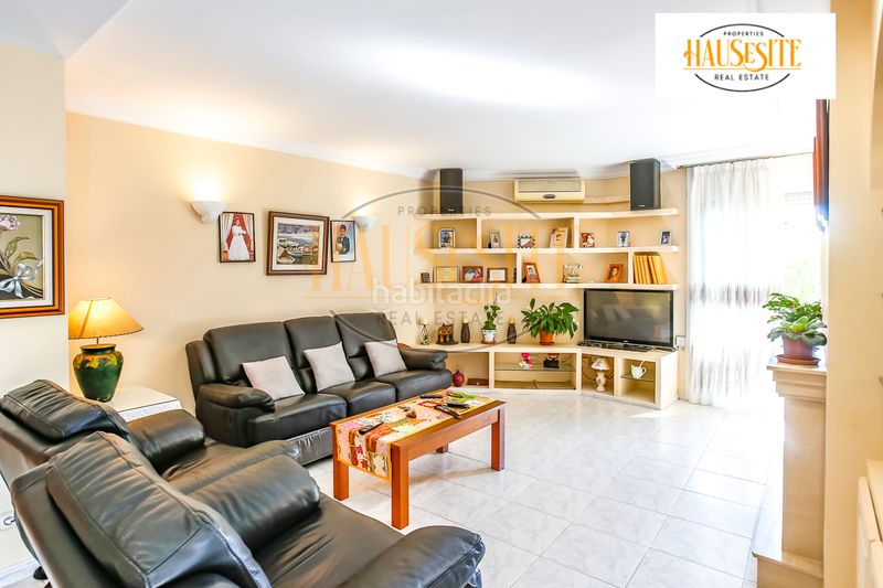Foto 4a6f2048-8eff-40c6-81fb-f0642e9932b4. Casa amb xemeneia calefacció aparcament a Molí de Vent Vilanova i la Geltrú
