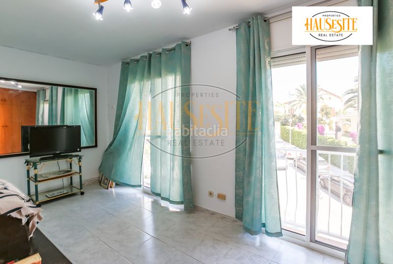 Foto 73daa465-9d38-4504-b438-fc436b893048. Casa amb xemeneia calefacció aparcament a Molí de Vent Vilanova i la Geltrú