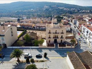 Terreny residencial  Avinguda de josep anselm clavé. Este espacio local único en sant martí sarroca presenta una opor