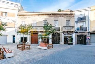Lloguer Local Comercial a Plaça de puigmoltó 5. Local en alquiler en el centro de vilafranca del penedès