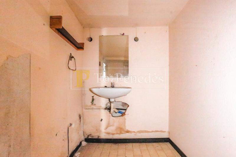 Foto 3679c9e1-202f-4637-a4f3-e0f35e9a4a54. Rent business premise in plaça de puigmoltó 5 in Centre Vila Vilafranca del Penedès