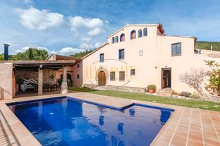 Masia a Torrelles de Foix. Masia en venta en alt peneds barcelona
