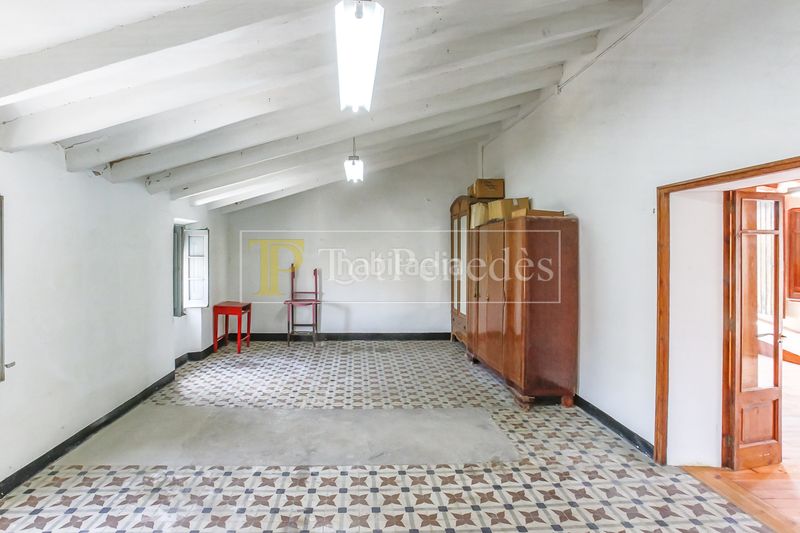 Foto ab56ace4-0137-4664-a54b-6f0d981be01b. Masia amb xemeneia a Olèrdola