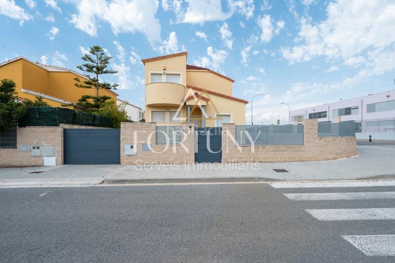 Foto 9d3e738d-6dce-4347-a723-656f0116ad85. Casa a carrer mas d'en víctor 2 a Quatre Camins Cambrils