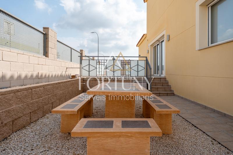 Foto ed1933a2-325c-41c3-bb98-3e4530910bd7. Casa a carrer mas d'en víctor 2 a Quatre Camins Cambrils