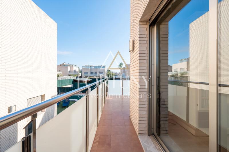 Foto dffe3b13-64ea-4a7a-aa30-ef9c170f0400. Casa aparellada amb calefacció aparcament a Els Ametllers Cambrils
