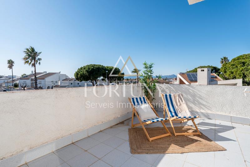 Foto 13025afc-5ef8-4e1b-a381-5f5a93b9ac22. Xalet amb xemeneia calefacció aparcament piscina a Cambrils