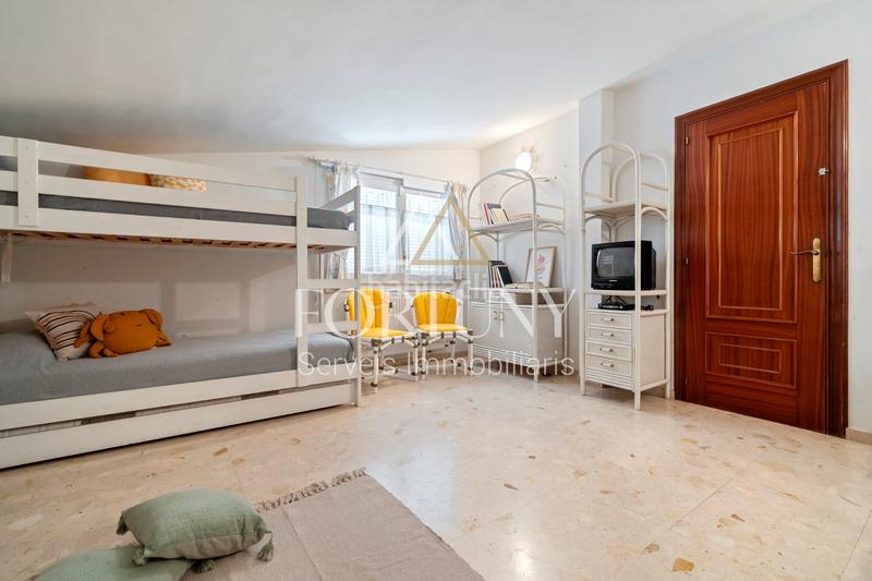 Foto 1580d354-ce86-45a8-a75a-003325b17f12. Xalet amb xemeneia calefacció aparcament piscina a Cambrils