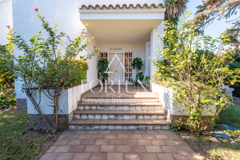 Foto 219db59f-8295-4277-9ebf-ea957c99cc3e. Xalet amb xemeneia calefacció aparcament piscina a Cambrils