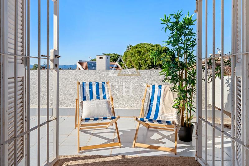 Foto 3aca12e1-75ed-4877-b6a3-34fd88e6fb0d. Xalet amb xemeneia calefacció aparcament piscina a Cambrils