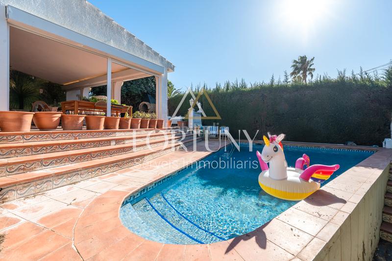 Foto 3df1e776-4e70-414c-8a1e-9050925b804b. Xalet amb xemeneia calefacció aparcament piscina a Cambrils