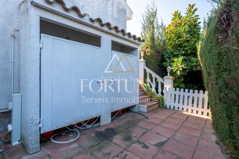 Foto 40bbf651-111e-4380-a6cb-dae1191badb1. Xalet amb xemeneia calefacció aparcament piscina a Cambrils