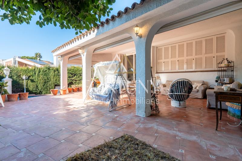 Foto 5aabc392-cab2-4cfa-bc07-a4f5f4a162ff. Xalet amb xemeneia calefacció aparcament piscina a Cambrils