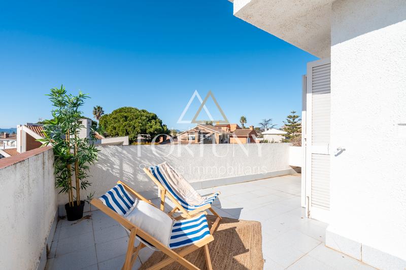 Foto a0b4eb42-be61-4fca-aa11-0e3ab18c106f. Xalet amb xemeneia calefacció aparcament piscina a Cambrils