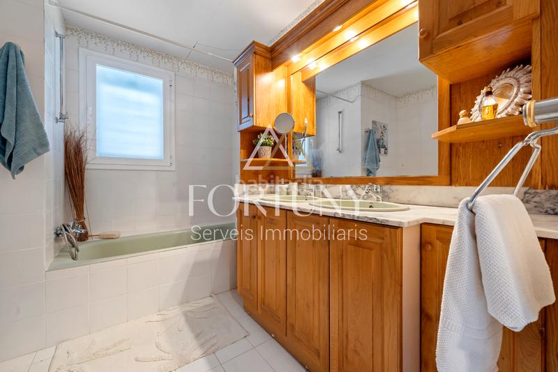 Foto a67aaaa2-1a64-4caf-8d52-7f417bfea356. Xalet amb xemeneia calefacció aparcament piscina a Cambrils