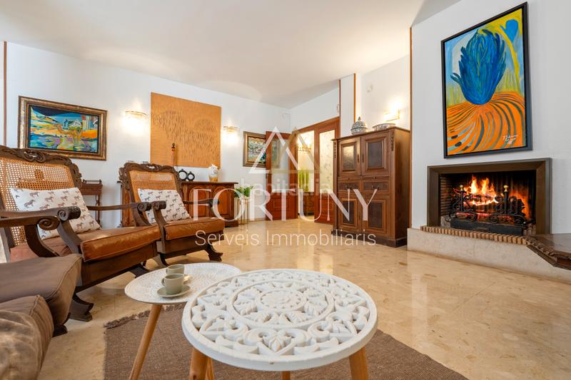 Foto b3327bc5-0417-46bd-91bd-347eeb1b079c. Xalet amb xemeneia calefacció aparcament piscina a Cambrils