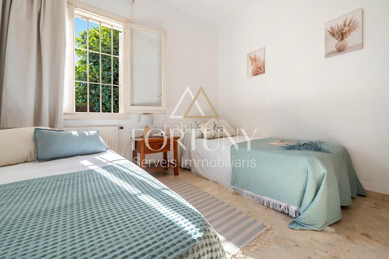 Foto c3c27fe1-55fa-4939-b0b8-50e1c485d45e. Xalet amb xemeneia calefacció aparcament piscina a Cambrils