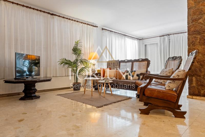 Foto c9e58fc6-f9e4-4f3a-a743-659112c0187d. Xalet amb xemeneia calefacció aparcament piscina a Cambrils