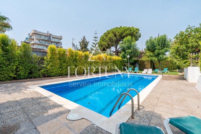 Foto 1b36b219-3d64-44e0-9b1b-fb34101b8a1a. Maison avec chauffage parking piscine dans Covamar Salou