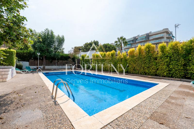 Foto f9c5ecbb-b14f-43f2-a4c5-713818ae710b. Maison avec chauffage parking piscine dans Covamar Salou