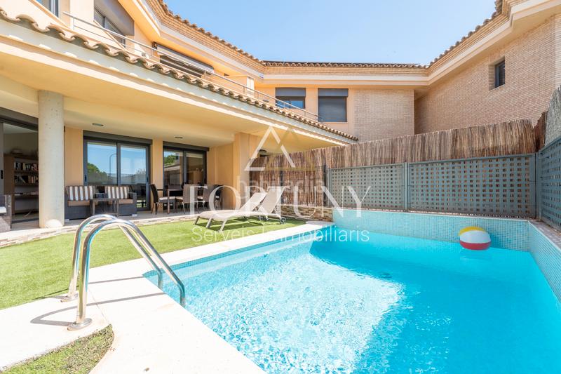 Foto 2148408a-d4d5-43a3-a7af-1b8688b46162. Casa aparellada amb aparcament piscina a Regueral - Prat d'en Forés Cambrils