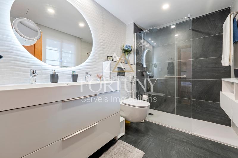 Foto 05cf7d82-1fbe-4f55-b327-cb32ff17809c. Casa adossada amb xemeneia calefacció aparcament a Cambrils