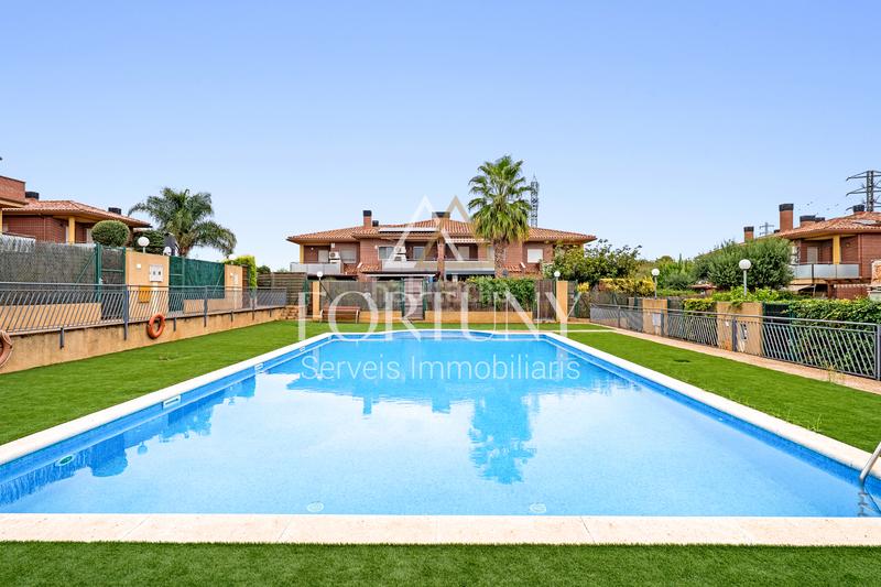 Foto 0da1b874-661a-4d0d-bae3-6afb5faa768c. Casa adossada amb xemeneia calefacció aparcament a Cambrils