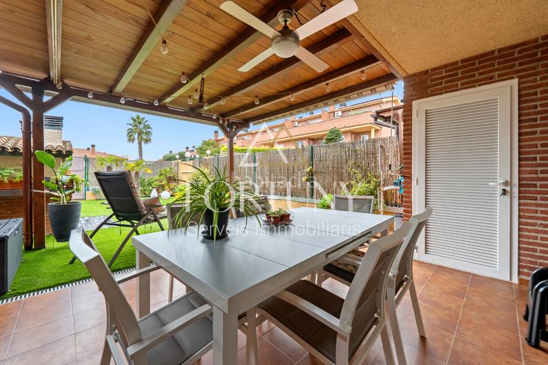 Foto 47f74239-4d8f-4792-a41a-ca0e6001f644. Casa adossada amb xemeneia calefacció aparcament a Cambrils