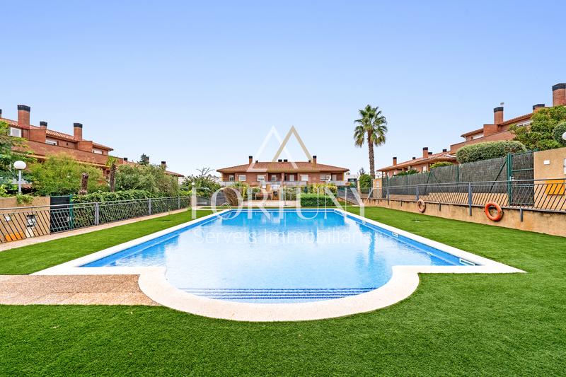 Foto 6ec4290f-454b-4429-99ed-19f636cfafad. Casa adossada amb xemeneia calefacció aparcament a Cambrils