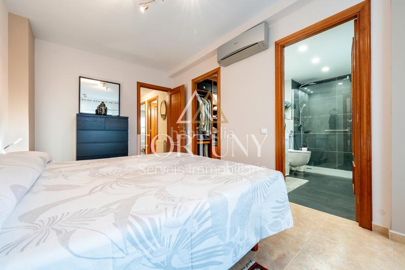 Foto d38f1a90-8308-41fc-8880-cc820c8e6afb. Casa adossada amb xemeneia calefacció aparcament a Cambrils