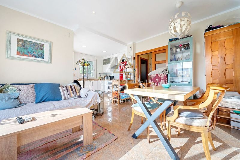 Foto 4ada2913-77cf-422d-8b51-5d57ffb200bb. Casa amb aparcament a Centre Miami Platja