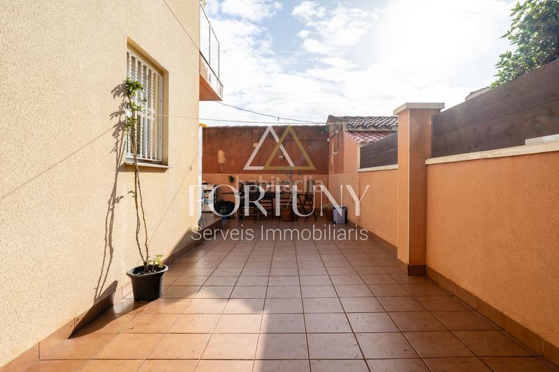 Foto 7feea3b1-3fcc-4b25-a4d5-f192f5279f71. Casa amb aparcament a Centre Miami Platja