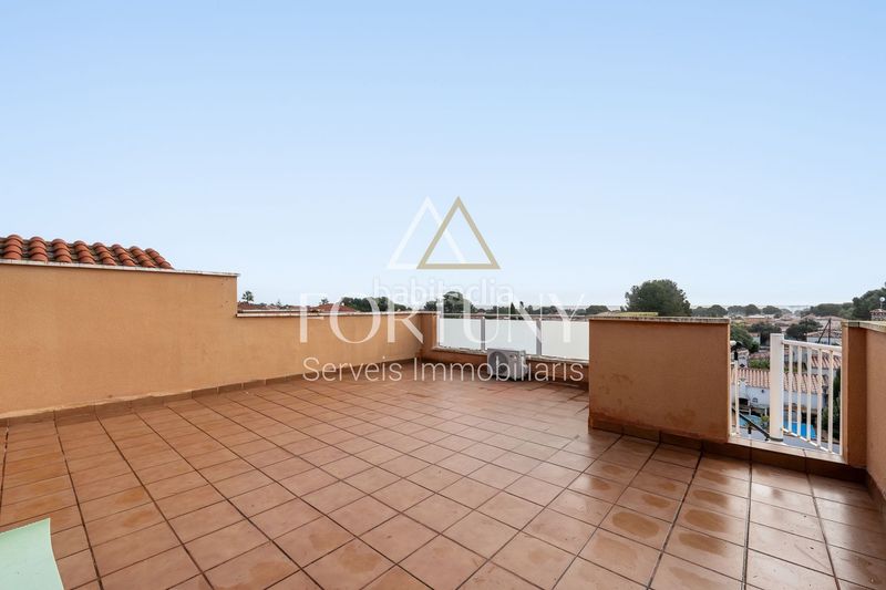 Foto 855cbafb-704b-44d2-b470-b979db90b92b. Casa amb aparcament a Centre Miami Platja