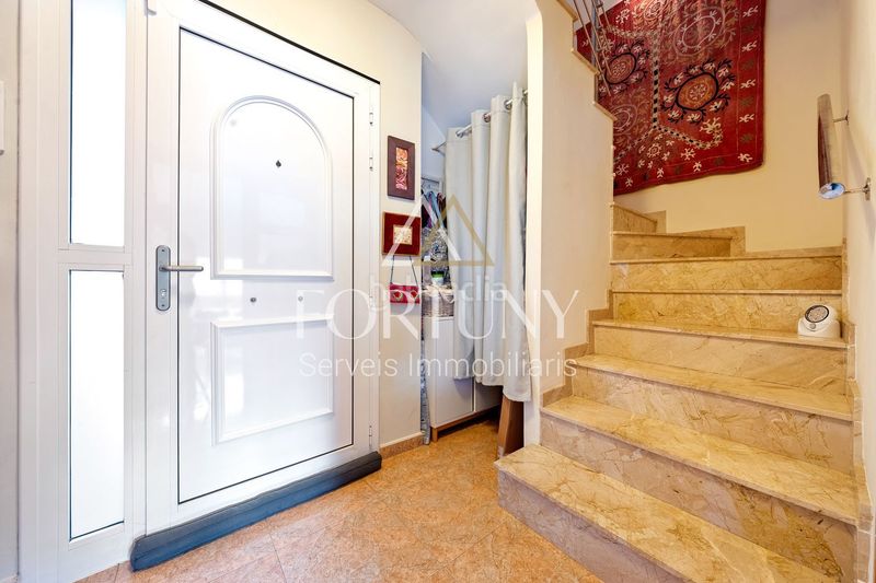 Foto b6e0ae84-48a4-4818-8765-897bb7a4a92a. Casa amb aparcament a Centre Miami Platja