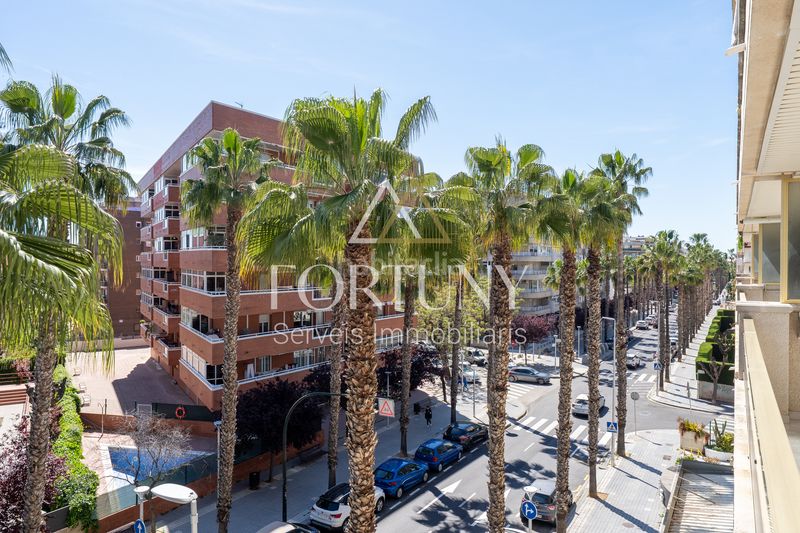 Foto e15fc228-722e-4267-a110-a20c5b53d336. Pis amb piscina a Barenys Salou