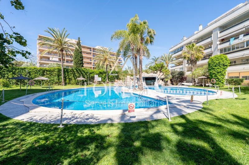 Foto eab4884b-9fa0-4430-bf12-b82ad6567385. Pis amb piscina a Barenys Salou