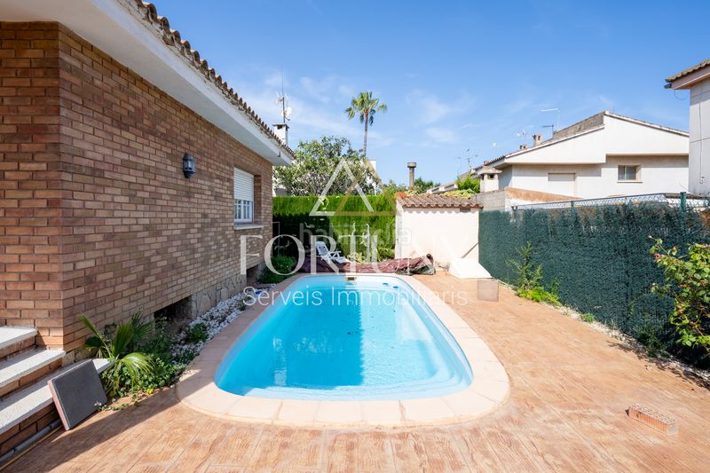 Foto 2834d645-ce12-4057-9899-ac3b0260a801. Casa amb aparcament piscina a Cambrils port Cambrils