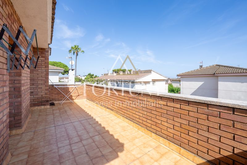 Foto 8de0b3a6-78d9-48b1-9166-7d3025a9b832. Casa amb aparcament piscina a Cambrils port Cambrils