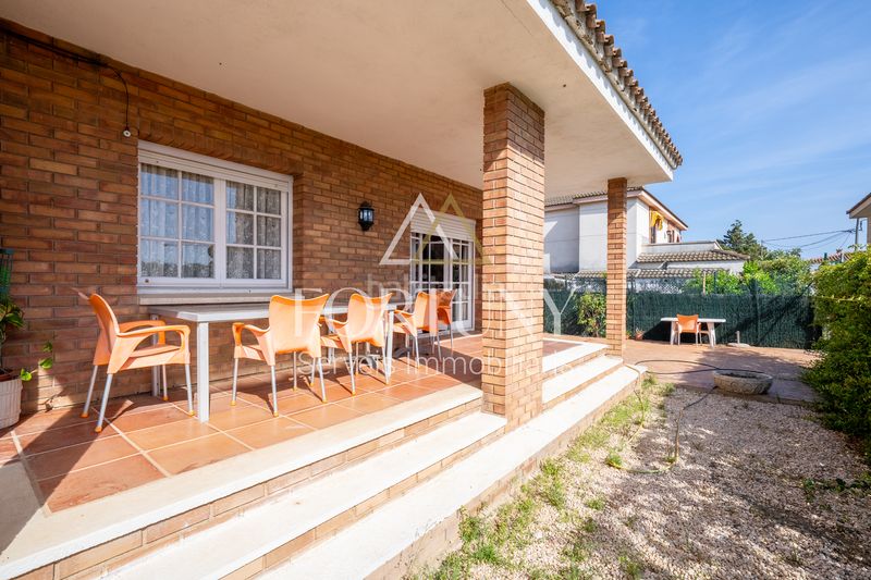 Foto 917c95d8-af2b-4899-b81c-e9a844336091. Casa amb aparcament piscina a Cambrils port Cambrils